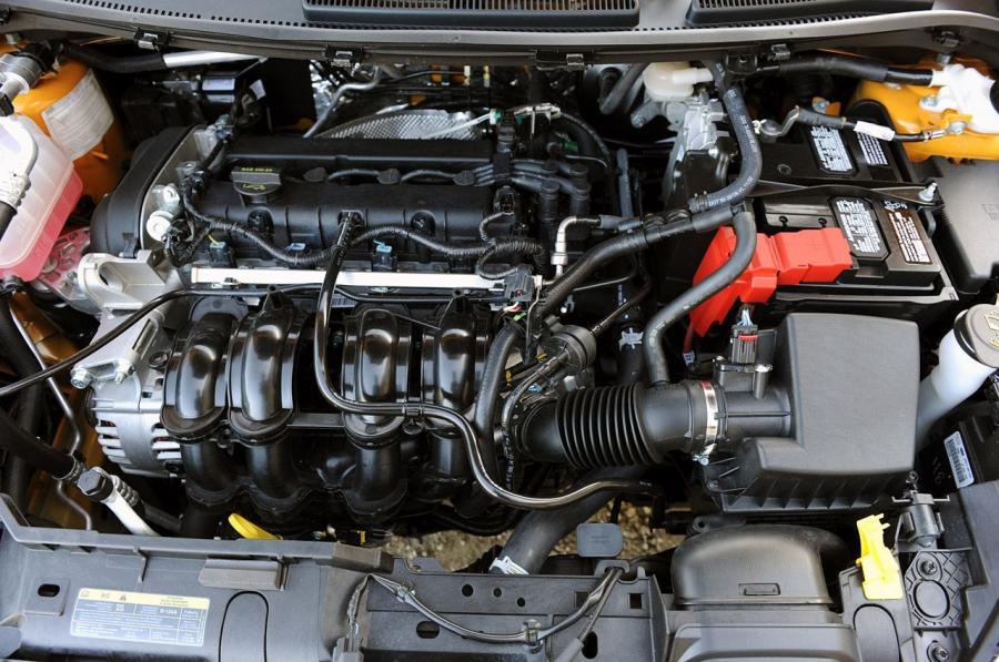  Ford Fiesta SES 2011 года  (фото 32 из 59)